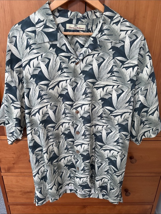 Tommy Bahama Other - Tommy Bahama Navy and Cream Tropical Leaf Camp Shirt- smoke free, pet free home
